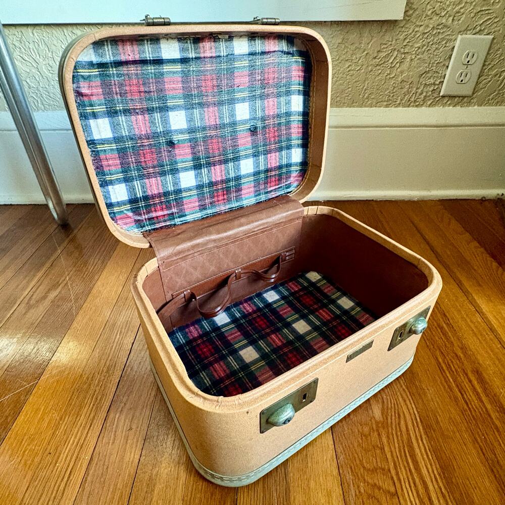 Vintage JC Higgins Train Case Vanity Luggage Plaid Lined Travel Case